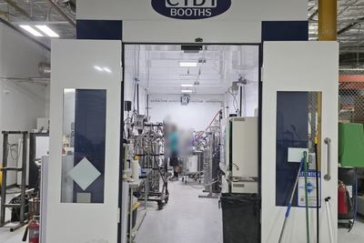 C1D1 extraction booth — entry to the hydrocarbon suite