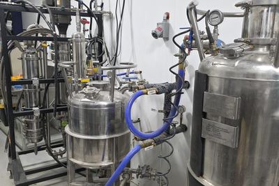 Closed-loop extraction system — collection and recovery vessels